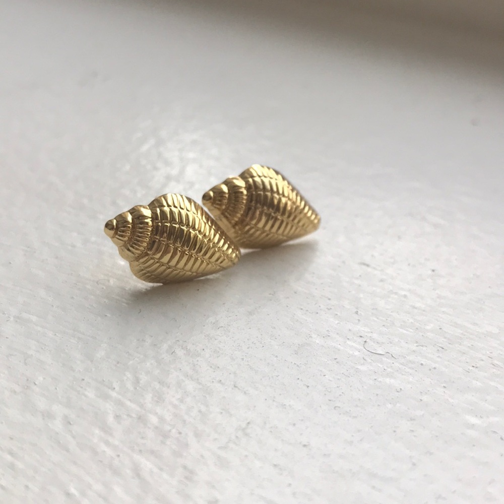 Lilly Pulitzer “She Shells” earrings.